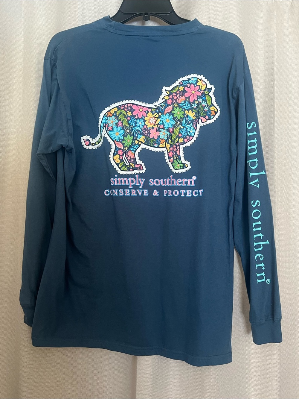 Simply Southern Women’s Medium Navy Floral Lion Long Sleeve Graphic T-Shirt